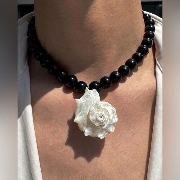 SeaShell statement Necklace S928 - Picture 1 of 4